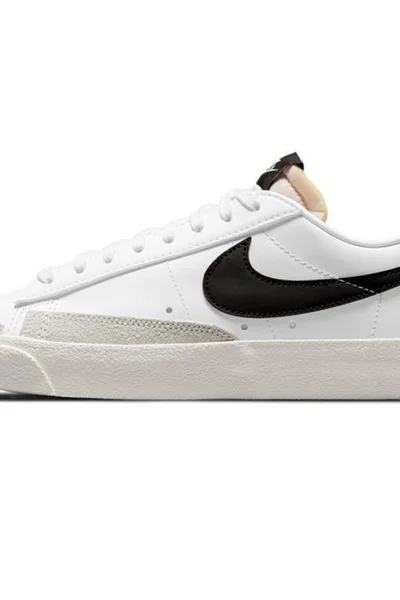 Dámské bílé volnočasové boty Nike Blazer Low
