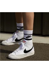 Bílá kotníčková dámská šněrovací obuv Nike