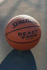 Basketbalový míč Spalding React Pro